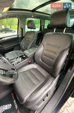 Внедорожник / Кроссовер Volkswagen Touareg 2013 в 