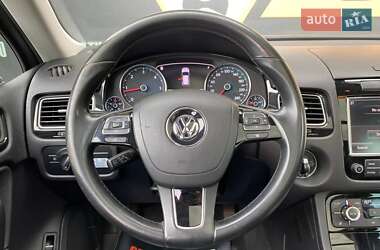 Внедорожник / Кроссовер Volkswagen Touareg 2013 в 