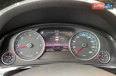 Внедорожник / Кроссовер Volkswagen Touareg 2013 в 