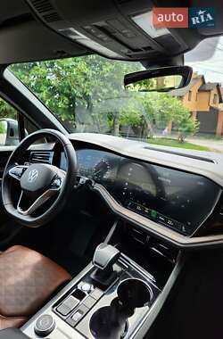 Позашляховик / Кросовер Volkswagen Touareg 2023 в 