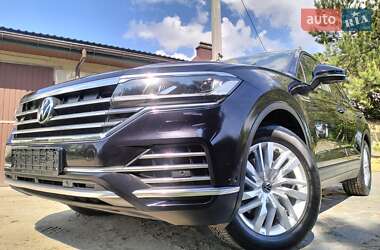Позашляховик / Кросовер Volkswagen Touareg 2021 в Рівному