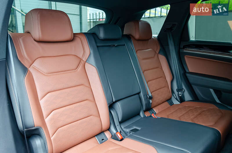 Внедорожник / Кроссовер Volkswagen Touareg 2021 в Киеве