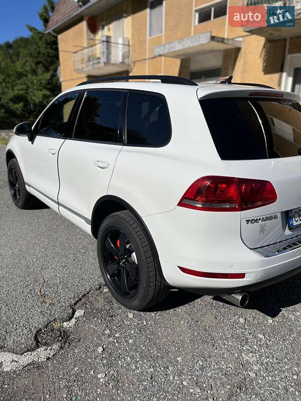 Внедорожник / Кроссовер Volkswagen Touareg 2014 в Новоднестровске