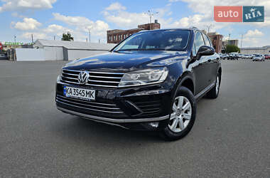Внедорожник / Кроссовер Volkswagen Touareg 2015 в Киеве