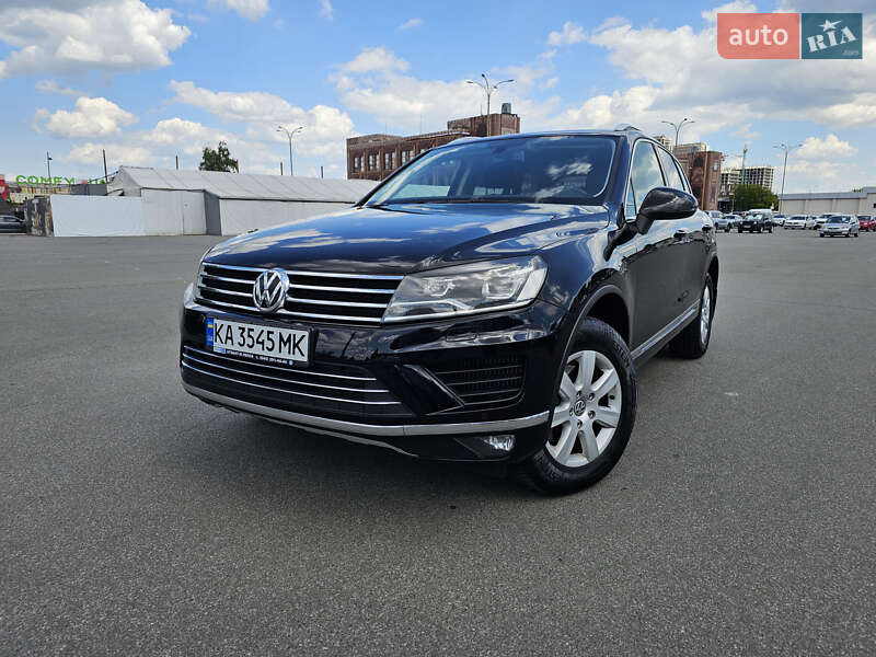 Внедорожник / Кроссовер Volkswagen Touareg 2015 в 