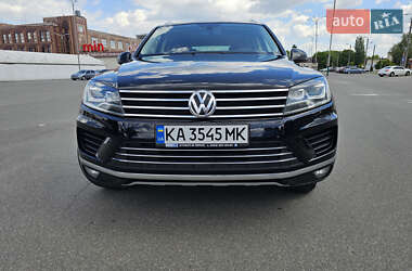Внедорожник / Кроссовер Volkswagen Touareg 2015 в 