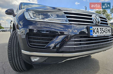 Внедорожник / Кроссовер Volkswagen Touareg 2015 в 