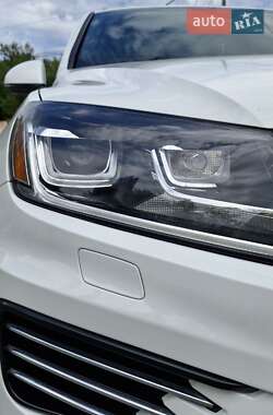 Внедорожник / Кроссовер Volkswagen Touareg 2015 в 