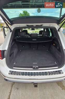 Внедорожник / Кроссовер Volkswagen Touareg 2015 в 