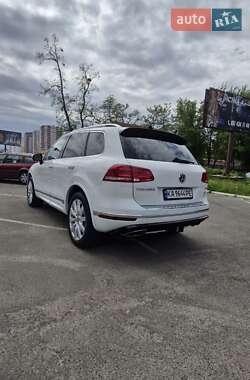 Внедорожник / Кроссовер Volkswagen Touareg 2015 в 