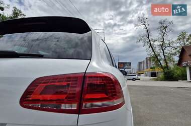 Внедорожник / Кроссовер Volkswagen Touareg 2015 в 