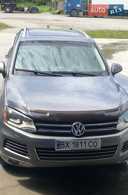 Внедорожник / Кроссовер Volkswagen Touareg 2012 в Шепетовке