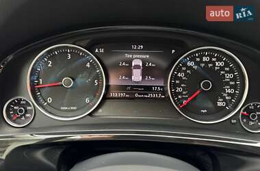 Внедорожник / Кроссовер Volkswagen Touareg 2011 в 