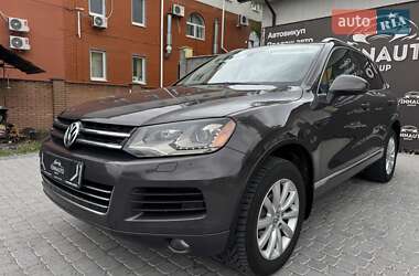 Внедорожник / Кроссовер Volkswagen Touareg 2011 в 