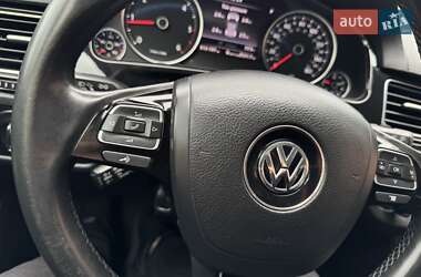 Внедорожник / Кроссовер Volkswagen Touareg 2011 в 
