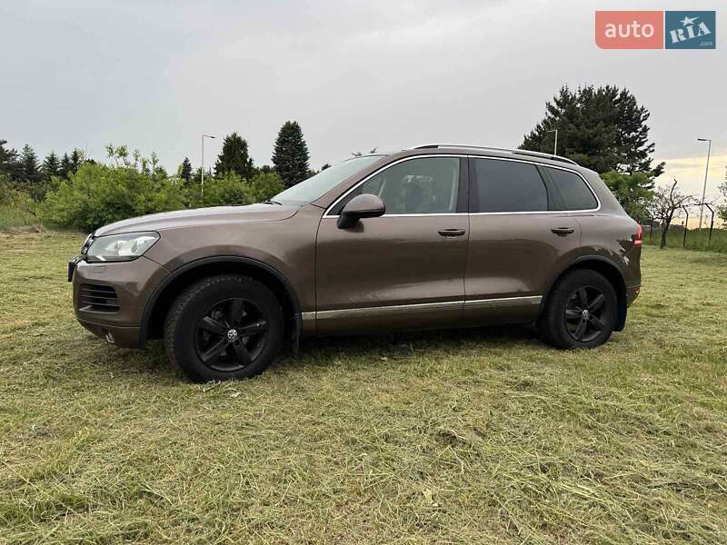 Позашляховик / Кросовер Volkswagen Touareg 2011 в Рівному