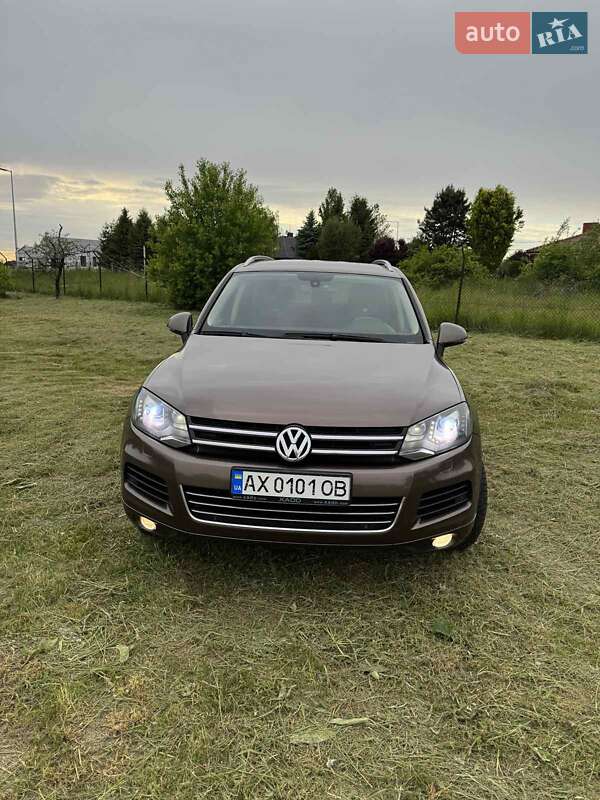 Позашляховик / Кросовер Volkswagen Touareg 2011 в Рівному