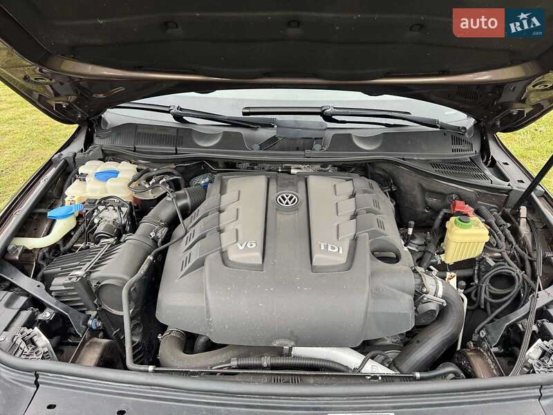 Позашляховик / Кросовер Volkswagen Touareg 2011 в Рівному
