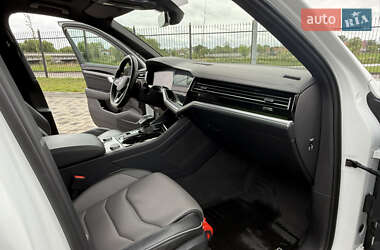 Внедорожник / Кроссовер Volkswagen Touareg 2022 в 