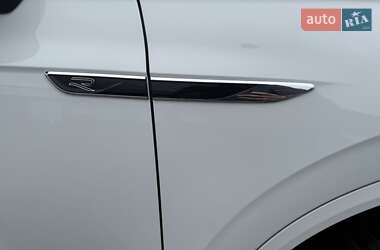 Внедорожник / Кроссовер Volkswagen Touareg 2022 в 