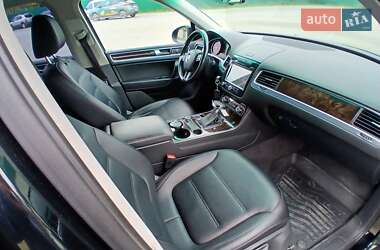 Позашляховик / Кросовер Volkswagen Touareg 2012 в 