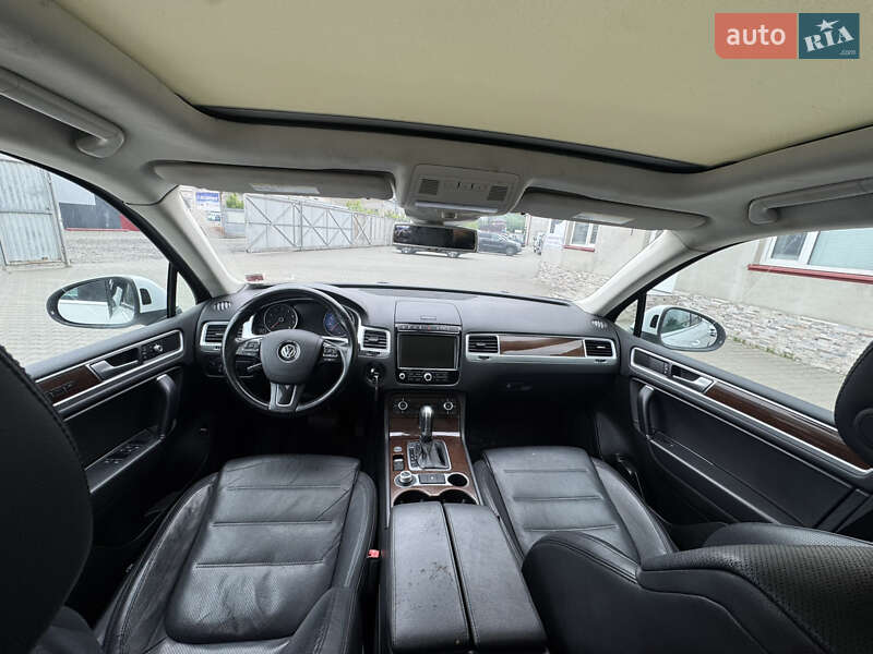 Внедорожник / Кроссовер Volkswagen Touareg 2016 в Луцке