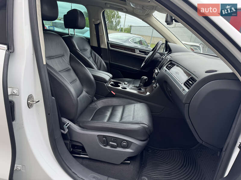 Внедорожник / Кроссовер Volkswagen Touareg 2016 в Луцке