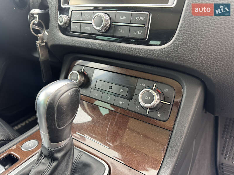 Внедорожник / Кроссовер Volkswagen Touareg 2016 в Луцке