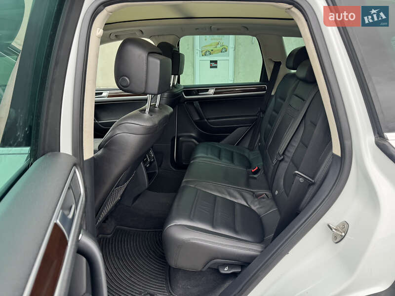 Внедорожник / Кроссовер Volkswagen Touareg 2016 в Луцке