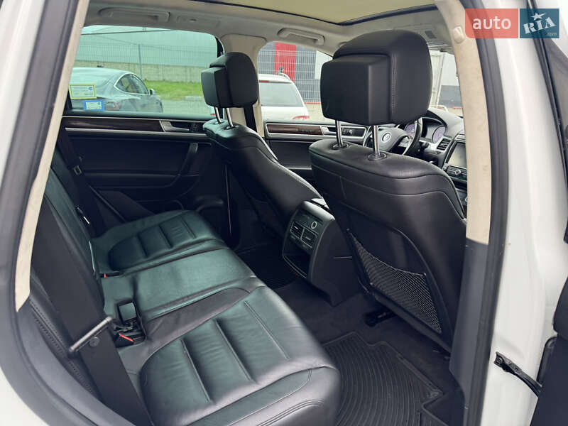 Внедорожник / Кроссовер Volkswagen Touareg 2016 в Луцке