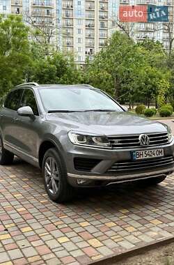 Позашляховик / Кросовер Volkswagen Touareg 2015 в 
