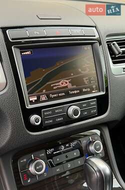 Позашляховик / Кросовер Volkswagen Touareg 2015 в 