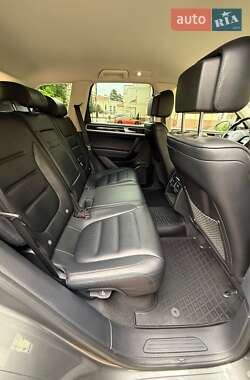 Позашляховик / Кросовер Volkswagen Touareg 2015 в 