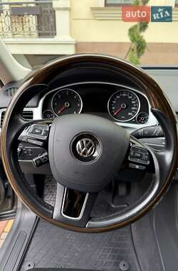 Позашляховик / Кросовер Volkswagen Touareg 2015 в 
