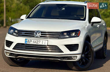 Позашляховик / Кросовер Volkswagen Touareg 2015 в Кривому Розі
