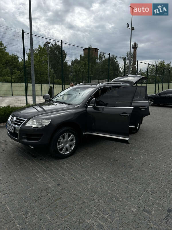 Внедорожник / Кроссовер Volkswagen Touareg 2007 в 