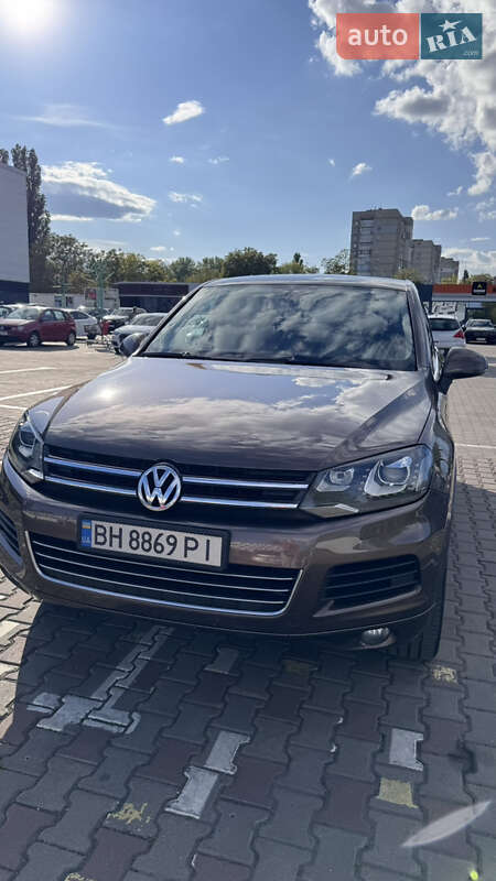 Внедорожник / Кроссовер Volkswagen Touareg 2011 в Одессе