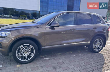 Внедорожник / Кроссовер Volkswagen Touareg 2011 в 