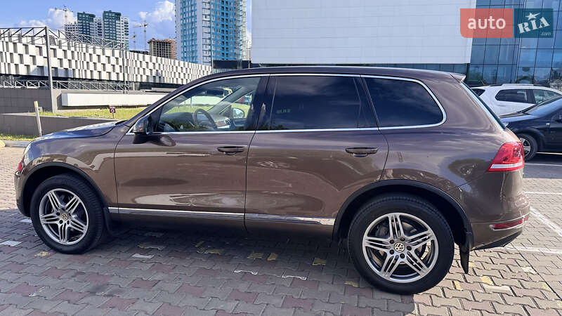 Внедорожник / Кроссовер Volkswagen Touareg 2011 в Одессе