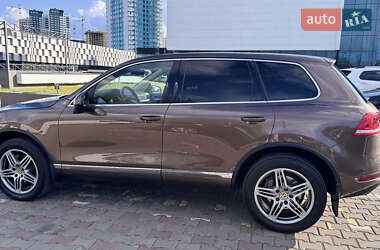 Внедорожник / Кроссовер Volkswagen Touareg 2011 в 