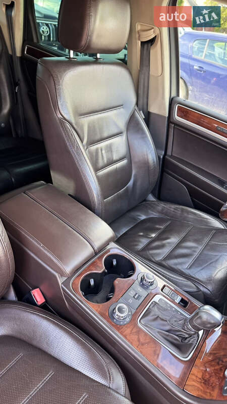 Внедорожник / Кроссовер Volkswagen Touareg 2011 в Одессе