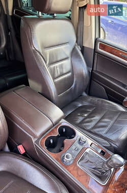Внедорожник / Кроссовер Volkswagen Touareg 2011 в 