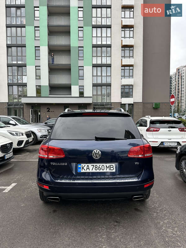 Внедорожник / Кроссовер Volkswagen Touareg 2013 в Киеве