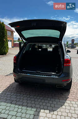 Внедорожник / Кроссовер Volkswagen Touareg 2014 в 