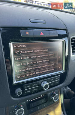 Внедорожник / Кроссовер Volkswagen Touareg 2011 в 