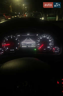 Внедорожник / Кроссовер Volkswagen Touareg 2011 в 