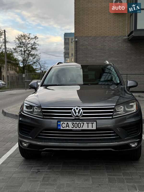 Внедорожник / Кроссовер Volkswagen Touareg 2015 в Смеле