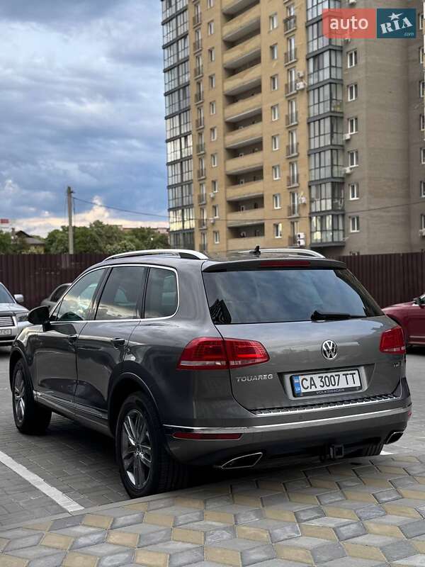 Внедорожник / Кроссовер Volkswagen Touareg 2015 в Смеле