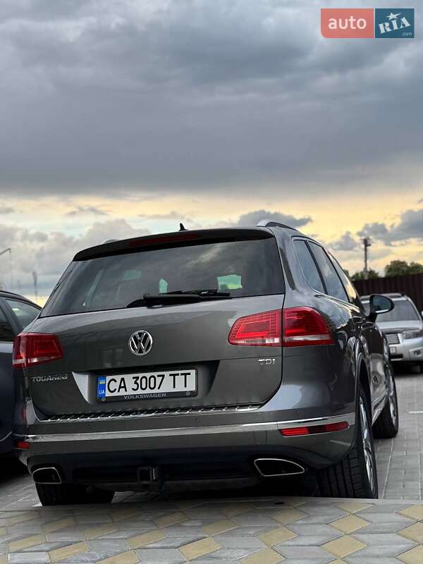 Внедорожник / Кроссовер Volkswagen Touareg 2015 в Смеле