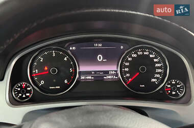 Позашляховик / Кросовер Volkswagen Touareg 2013 в 